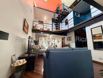 Casa amplia con mezzanine y potencial comercial en Anselmo Llorente #26-1440 GS