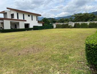 Lote plano en condominio exclusivo en Santa Ana con precio rebajado #26-703 GS