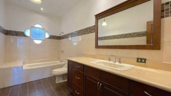 Apartamento tipo casa con vistas y privacidad en condominio exclusivo #26-1365 GS