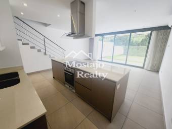 Venta de Casa moderna, Condominio Lindora 43, Santa Ana