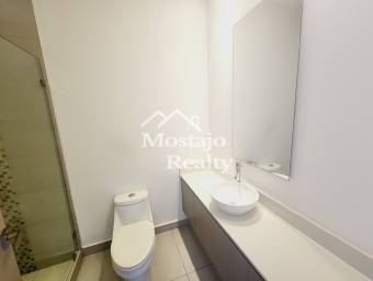 Venta de Casa moderna, Condominio Lindora 43, Santa Ana