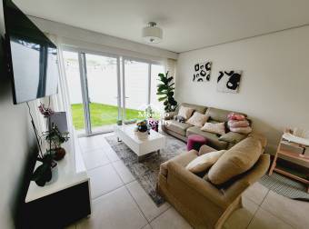 Venta de casa moderna en condominio Source Living, Guachipelin de Escazú