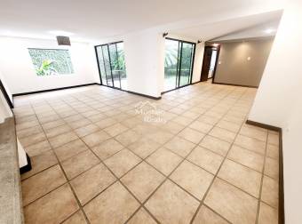 Venta de casa amplia, Condominio El Cortijo, San Rafael, Escazú