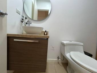 Se venta casa con patio en Brasil Santa Ana 25-487