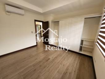 Venta de casa moderna en Condominio Hacienda Paraiso, Santa Ana