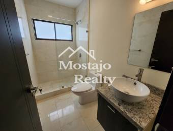 Venta de casa moderna en Condominio Hacienda Paraiso, Santa Ana