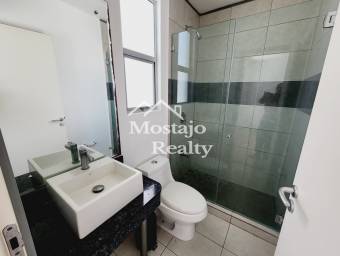 Venta de Casa amplia, Condominio Hacienda Barcelona, Santa Ana