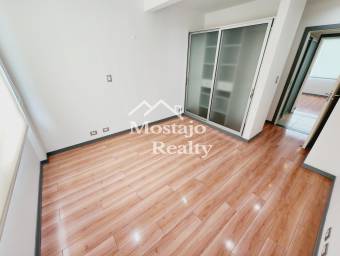 Venta de Casa amplia, Condominio Hacienda Barcelona, Santa Ana