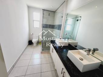 Venta de Casa amplia, Condominio Hacienda Barcelona, Santa Ana