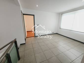 Venta de Casa amplia, Condominio Hacienda Barcelona, Santa Ana