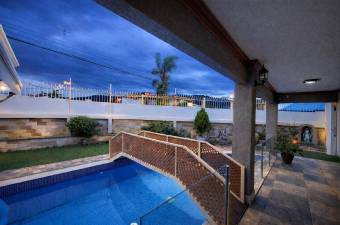 Se vende casa en Escazú San José 26-1351