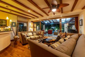 Se vende lujosa mansión en Condominio, Lindora, Santa Ana