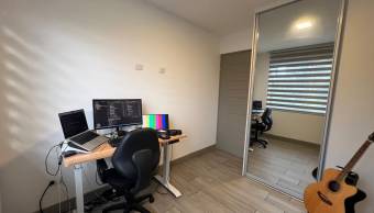 Casa moderna de 2 niveles con patio y excelente ventilación #26-706 GS