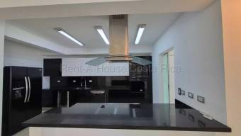 Descubre esta espectacular casa ubicada en Río Oro, Piedades de Santa Ana