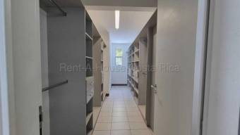 Descubre esta espectacular casa ubicada en Río Oro, Piedades de Santa Ana