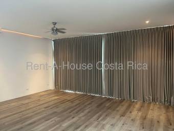 Loft remodelado con terraza y 3 parqueos pet friendly en Escazú 26-763 GS