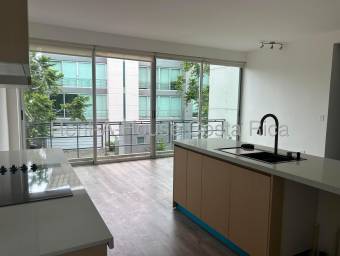 Loft remodelado con terraza y 3 parqueos pet friendly en Escazú 26-763 GS