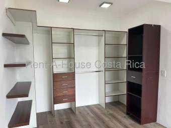 Loft remodelado con terraza y 3 parqueos pet friendly en Escazú 26-763 GS