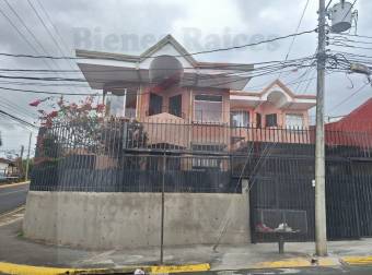 Se Alquila Amplio Apartamento en Heredia !!!