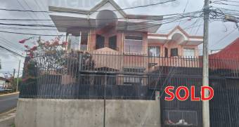 Se Alquila Amplio Apartamento en Heredia !!!