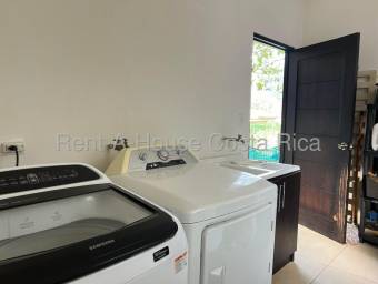 Casa contemporánea de una planta con doble altura y estudio independiente #26-1487 GS