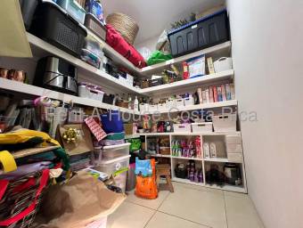 Casa contemporánea de una planta con doble altura y estudio independiente #26-1487 GS