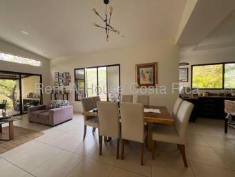 Casa contemporánea de una planta con doble altura y estudio independiente #26-1487 GS