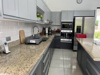 Casa de lujo con amplio terreno y conexión total con la naturaleza #26-1533 GS