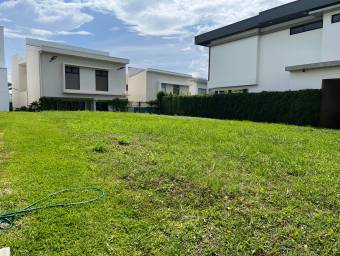 Lote residencial en condominio con amenidades y alta plusvalía #26-368 GS