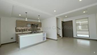 Casa moderna en Escazú con amenidades premium y clima de montaña #26-1670 GS