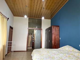 Casa rodeada de naturaleza con dos plantas independientes y amplio terreno #26-1641 GS