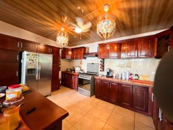 Casa rodeada de naturaleza con dos plantas independientes y amplio terreno #26-1641 GS