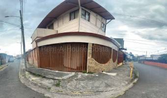 Casa dúplex con ascensor y diseño arquitectónico único #26-1648 GS