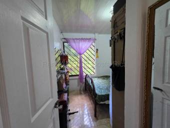 Propiedad con casa, 2 apartamentos y uso comercial en amplio terreno #26-1674 GS