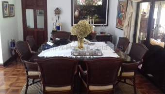 Casa de lujo de 2 niveles con amplitud, privacidad y elegancia #26-1673 GS