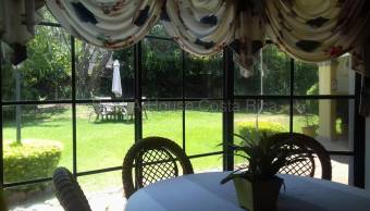 Casa de lujo de 2 niveles con amplitud, privacidad y elegancia #26-1673 GS