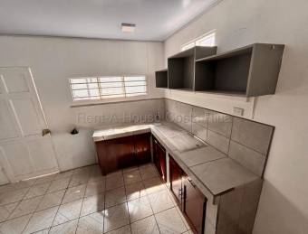 Edificio con 4 unidades y local comercial generando ingresos #26-1672 GS