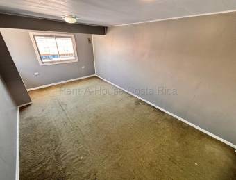 Edificio con 4 unidades y local comercial generando ingresos #26-1672 GS