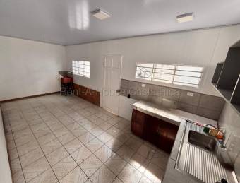 Edificio con 4 unidades y local comercial generando ingresos #26-1672 GS