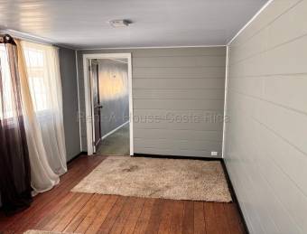 Edificio con 4 unidades y local comercial generando ingresos #26-1672 GS