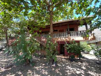 Propiedad con 4 apartamentos y amplio terreno ideal para inversión en Santa Cruz, Guanacaste #26-165