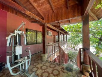 Propiedad con 4 apartamentos y amplio terreno ideal para inversión en Santa Cruz, Guanacaste #26-165