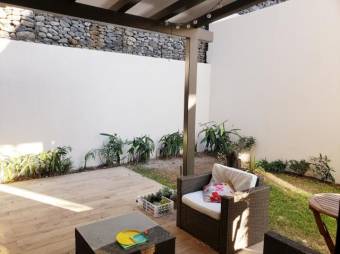 se alquila preciosa casa contemporánea con espaciosa terraza y jardin 20-811 