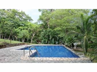 House with Pool and Guest Bungalow at, 27 de Abril