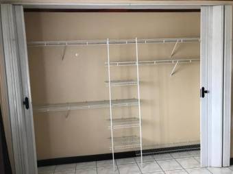 se alquila espacioso apartamento amoblado en Rohromoser 20-704