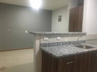 se alquila apartamento moderno en el centro de escazu 20-930