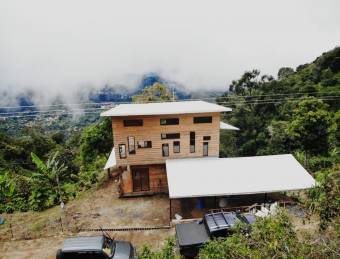 Casa nueva de 200m2 con finca de 6404 metros. La casa es de madera pino, guanacaste y pochote.  Cuen