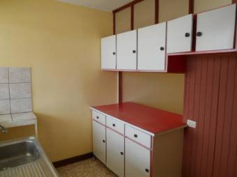 se alquila apartamento en montes de oca  sabanilla 