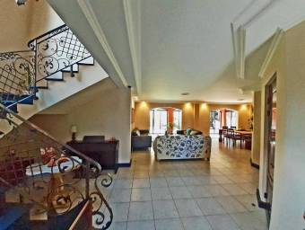 Gorgeous 5900-ft2 House with 5 BRs, Controlled Access, Guayabos, Curridabat