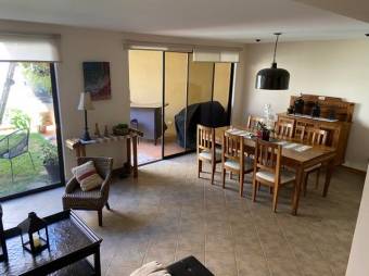 Venta de Casa en San Rafael de Escazú. 21-1656a